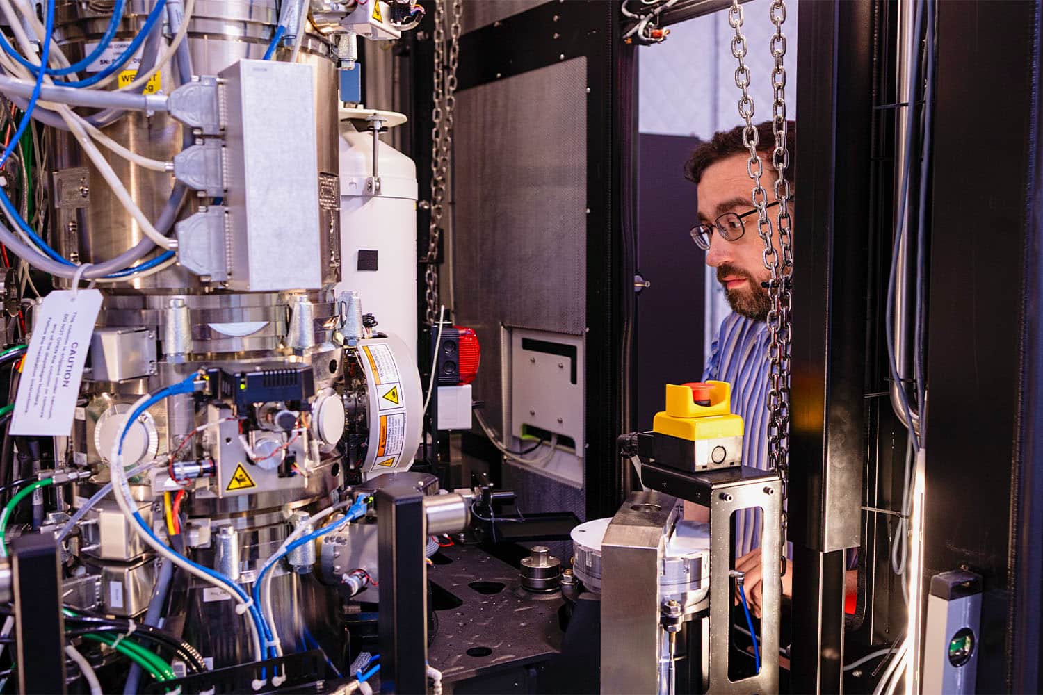 UT researcher looks in on the electron microscope in the IAMM Microscopy Lab