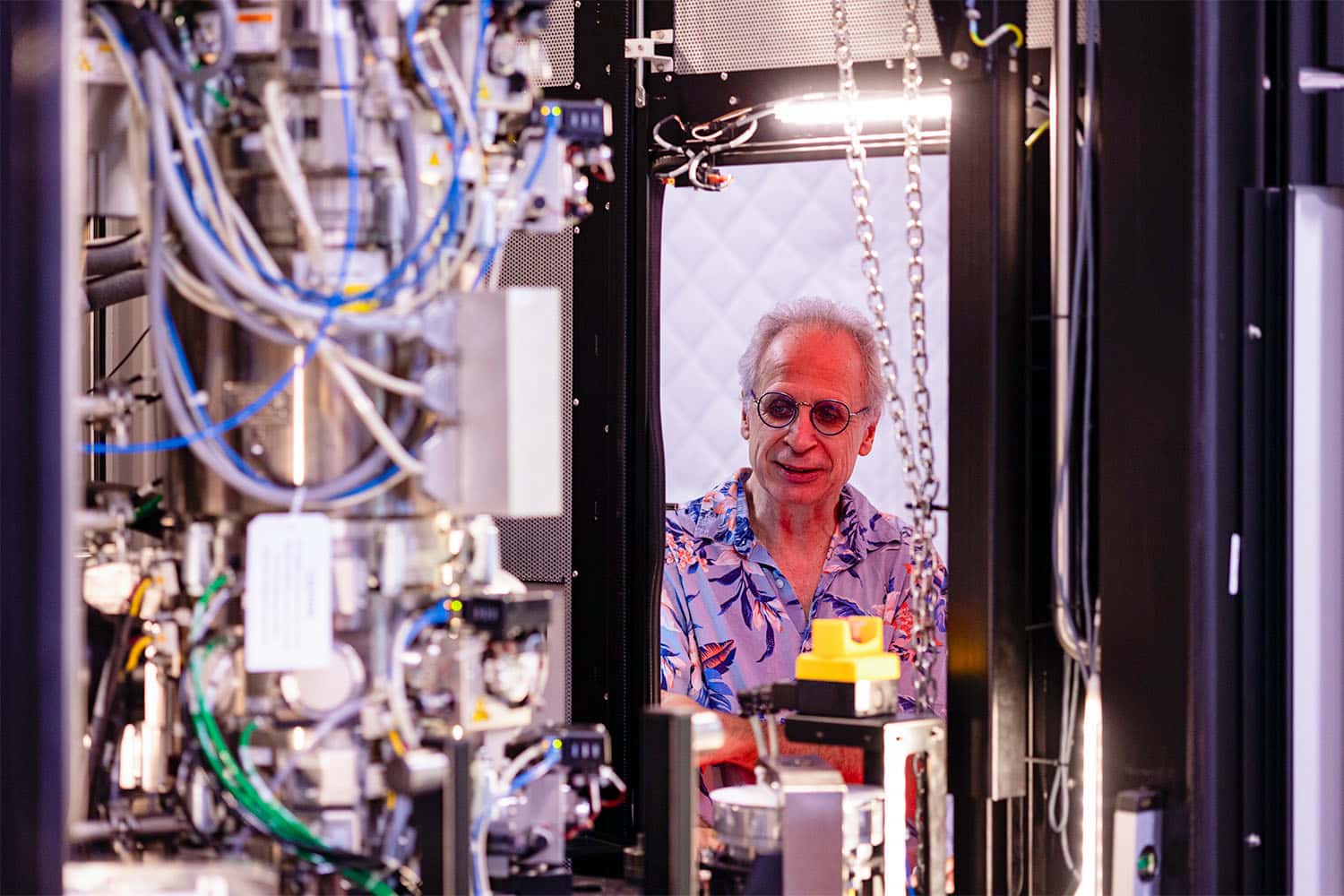 Gerd Duscher looks in on the electron microscope.
