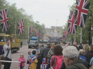 Student walk along street in front of Buckingham Palace