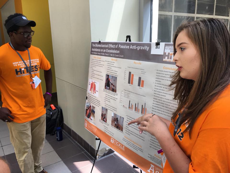 Visiting HITES12 students Kanayo Offidile and Anna Nafziger discuss their biomedical research project at the summer program’s design showcase.