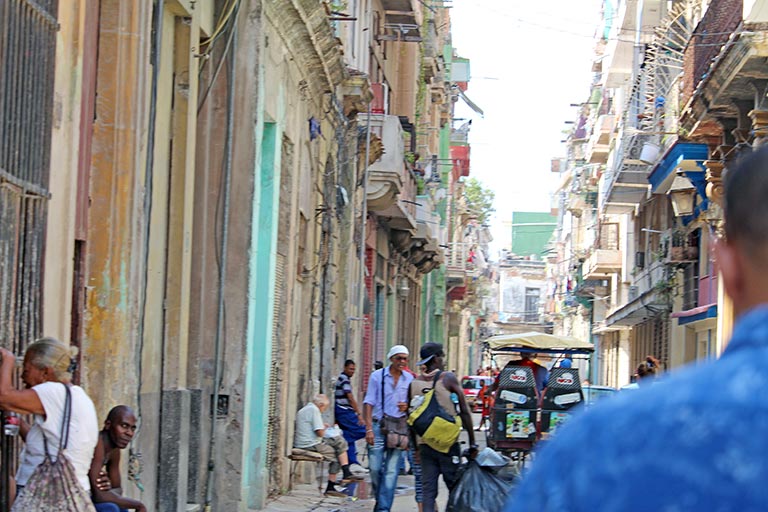 Habana Vieja Street Scene