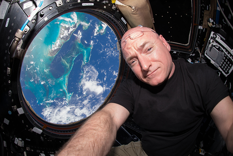 Former Astronaut Kelly Honored as Distinguished Alumnus