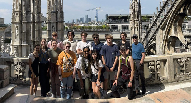 Trinity Frantz and other study abroad students pose for a group photo on a bridge in Milan.