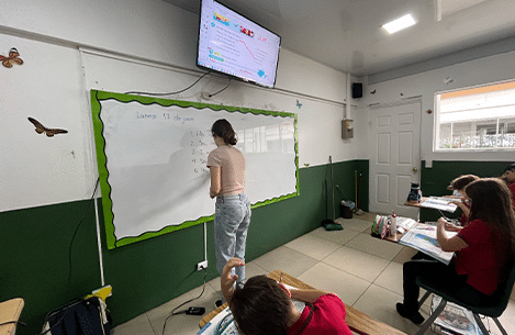 Rebecca Mozingo working in a class room in Costa Rica