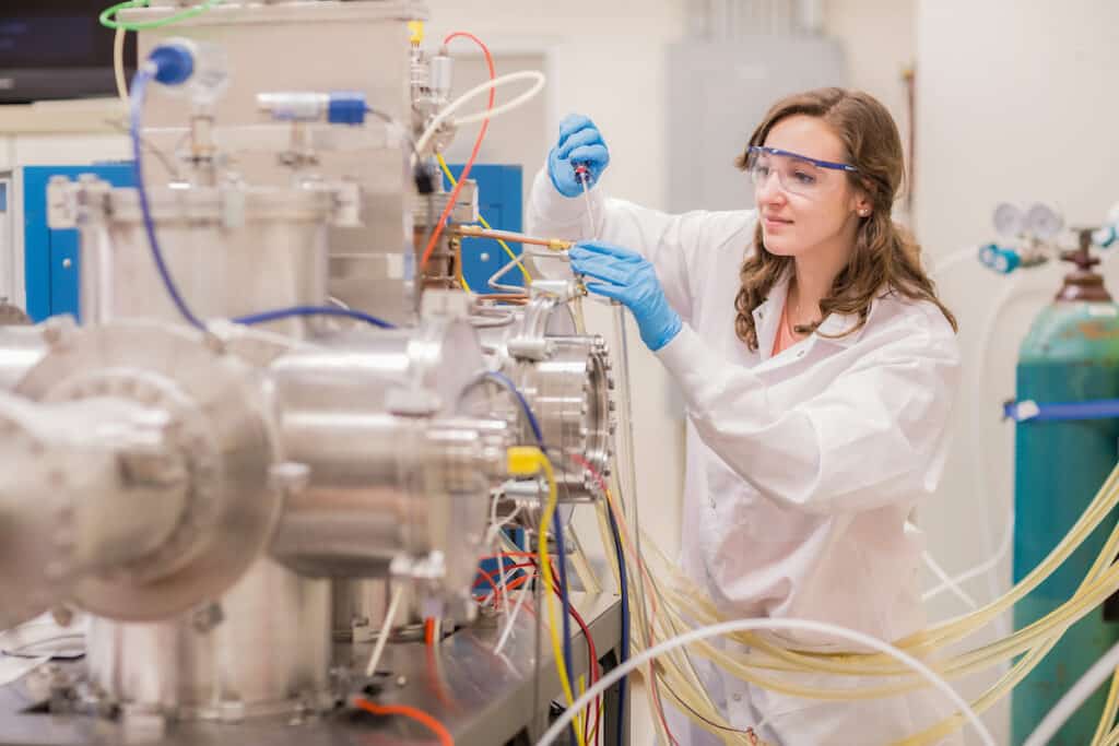 Students take part in experiments in Assistant Professor of nuclear engineering David Donovan plasma energy lab in the Science and Engineering Research Facility (SERF) building. Photo by Jack Parker.
