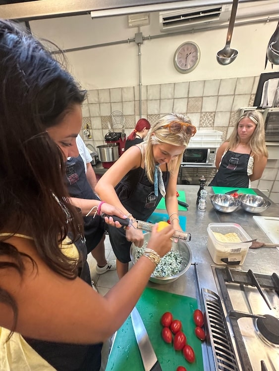 Hannah Chessor and her friends in a cooking class in Italy